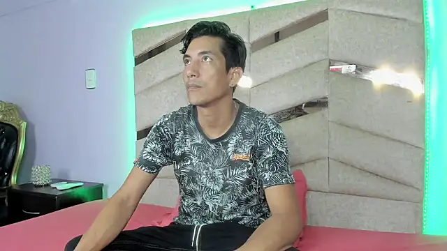 Snapshot of EdwardVlad chatting on December 30, 7:21 pm EdwardVlad online show from December 30, 7:21 pm