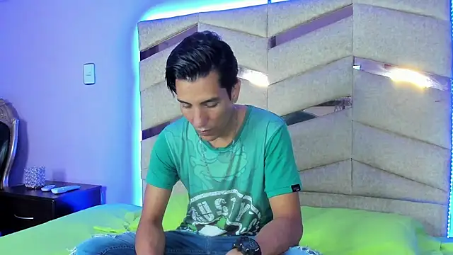 Snapshot of EdwardVlad chatting on January 3, 7:18 pm EdwardVlad online show from January 3, 7:18 pm