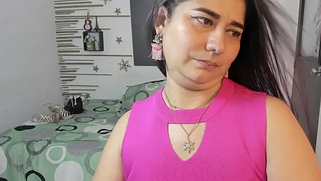 Snapshot of alinabozz1 chatting on October 3, 2:19 am alinabozz1 online show from October 3, 2:19 am