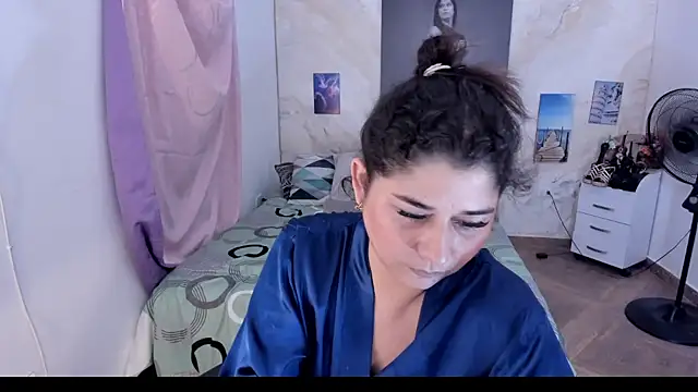 alinabozz1 online show from February 28, 1:39 am
