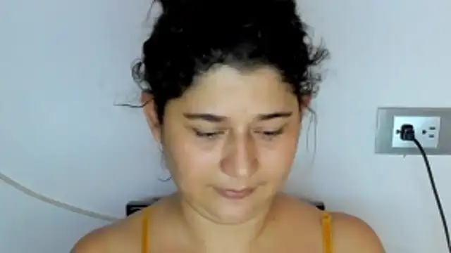 alinabozz1 online show from May 3, 8:04 pm