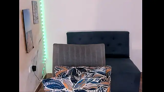 alinabozz1 online show from May 25, 4:07 am
