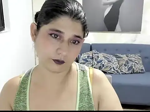 alinabozz1 online show from June 6, 2:38 am