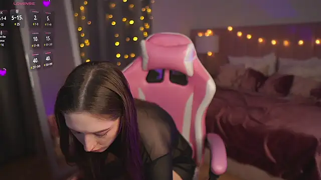 Snapshot of SelestaRobertson chatting on December 13, 9:02 am SelestaRobertson online show from December 13, 9:02 am