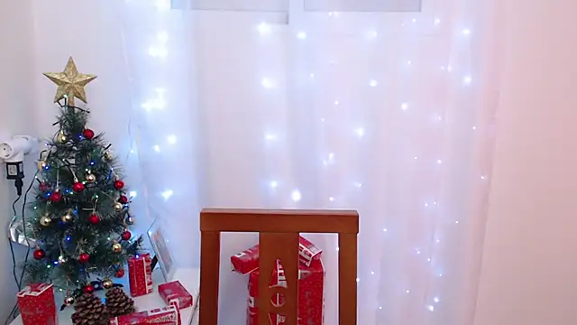 Snapshot of Genesisgems11_ chatting on December 13, 6:31 am Genesisgems11 online show from December 13, 6:31 am