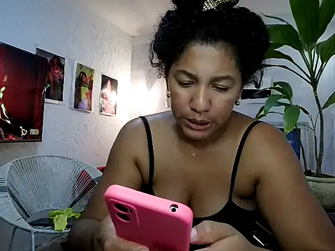 Snapshot of bellacrespalatina chatting on March 18, 5:10 am bellacrespalatina online show from March 18, 5:10 am