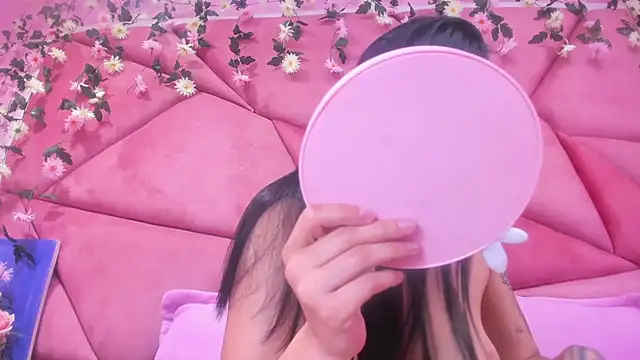 ChloeeTompson  online show from March 11, 10:29 am