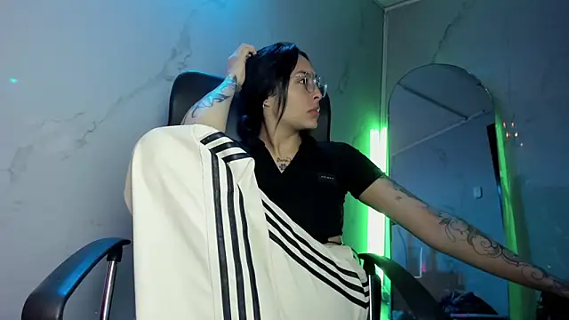 ChloeeTompson  online show from November 12, 3:29 am