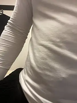 Snapshot of YU-KI00 chatting on November 13, 9:30 am YU-KI00 online show from November 13, 9:30 am