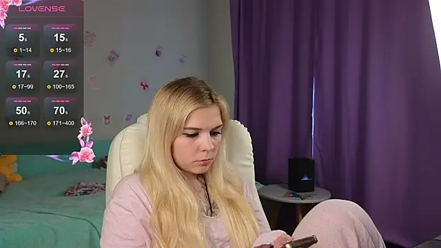 Snapshot of Kate_Legend chatting on February 10, 5:00 am Kate Legend online show from February 10, 5:00 am