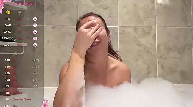 Snapshot of MelodyRoseUk chatting on December 5, 9:06 pm MelodyRoseUk online show from December 5, 9:06 pm