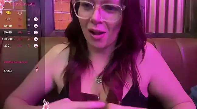 Snapshot of MelodyRoseUk chatting on December 7, 7:43 pm MelodyRoseUk online show from December 7, 7:43 pm