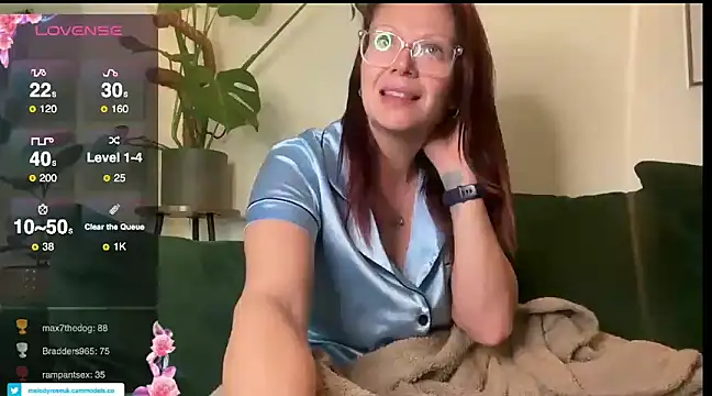 Snapshot of MelodyRoseUk chatting on December 19, 7:40 am MelodyRoseUk online show from December 19, 7:40 am