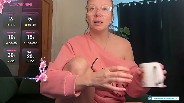 Snapshot of MelodyRoseUk chatting on February 6, 2:26 pm MelodyRoseUk online show from February 6, 2:26 pm