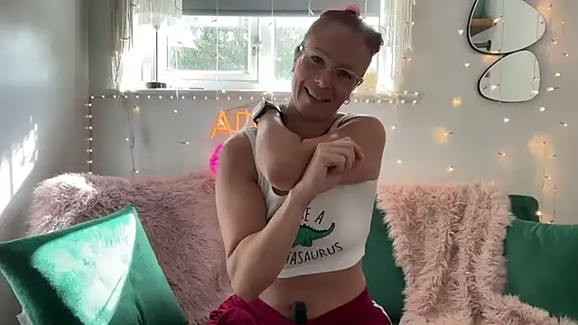 Snapshot of MelodyRoseUk chatting on September 11, 10:37 am MelodyRoseUk online show from September 11, 10:37 am