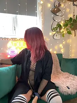 Snapshot of MelodyRoseUk chatting on October 17, 1:46 pm MelodyRoseUk online show from October 17, 1:46 pm