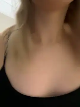 Eva Millss online show from December 15, 1:22 pm