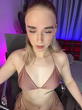 Eva Millss online show from December 20, 1:11 pm