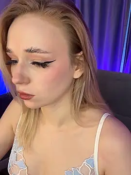 Eva Millss online show from February 8, 1:22 pm