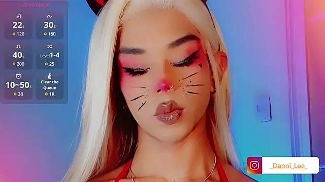 DanniLee  online show from October 31, 10:11 pm