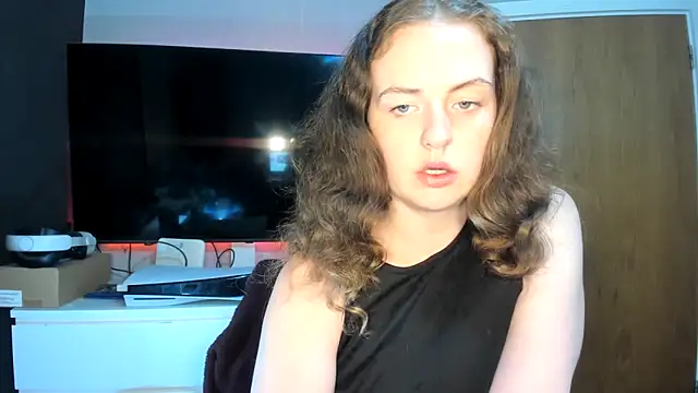 ENGLISHEMILY 69 online show from December 10, 1:11 pm