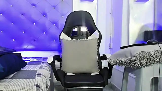 JuanDiegoKing online show from February 21, 4:59 pm