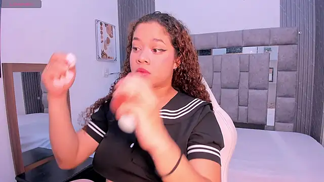 zulyjones online show from October 18, 12:39 pm