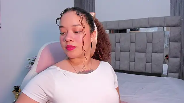 zulyjones online show from November 17, 7:08 pm