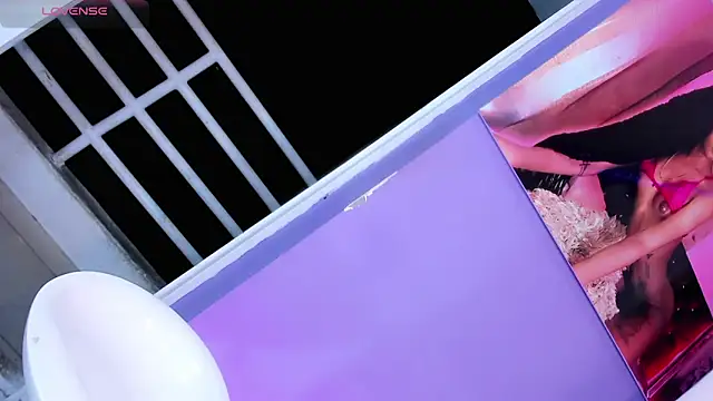 Snapshot of thifanny_black chatting on October 9, 6:11 am thifanny black online show from October 9, 6:11 am