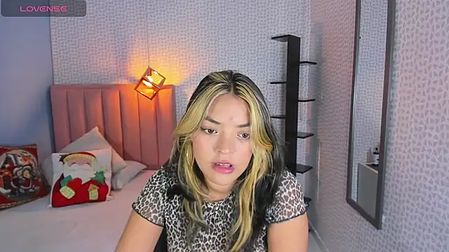 Snapshot of DENISERICHARD2 chatting on December 4, 12:36 pm DENISERICHARD2 online show from December 4, 12:36 pm