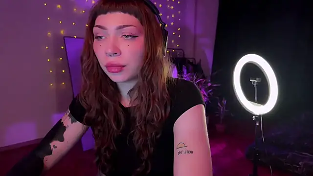 Snapshot of PaulaPratt chatting on December 2, 5:48 pm PaulaPratt online show from December 2, 5:48 pm