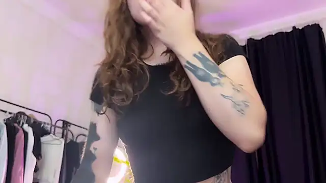 Snapshot of PaulaPratt chatting on December 3, 5:20 am PaulaPratt online show from December 3, 5:20 am