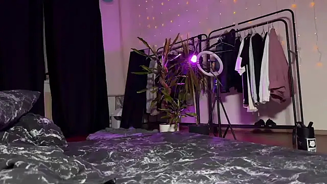 Snapshot of PaulaPratt chatting on December 14, 5:29 am PaulaPratt online show from December 14, 5:29 am