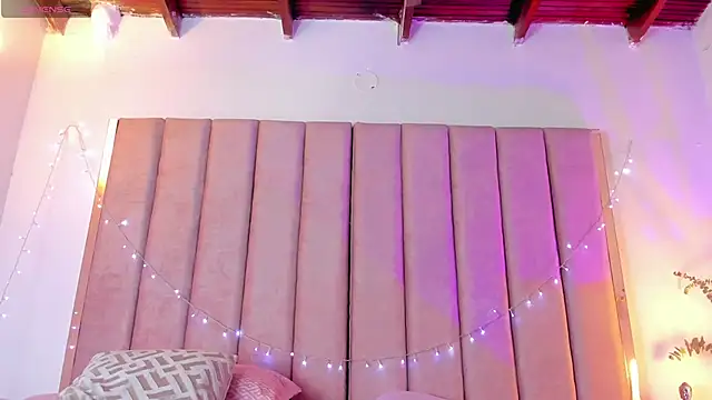 Snapshot of VICTORIA_RASH chatting on January 22, 10:05 pm VICTORIA RASH online show from January 22, 10:05 pm