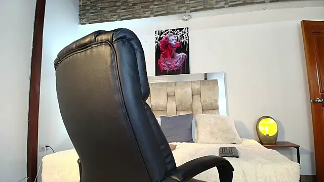 dakota Robbins  online show from December 29, 3:24 pm