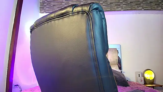 dakota Robbins  online show from February 9, 11:36 pm