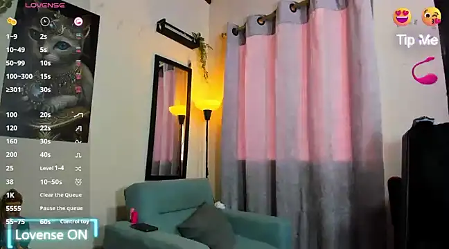 Snapshot of sabrina_clementss chatting on January 17, 7:49 pm sabrina clementss online show from January 17, 7:49 pm