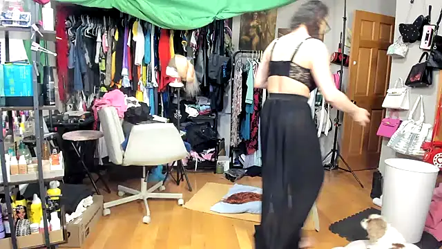 Snapshot of jessy0504 chatting on April 2, 11:30 am jessy0504 online show from April 2, 11:30 am