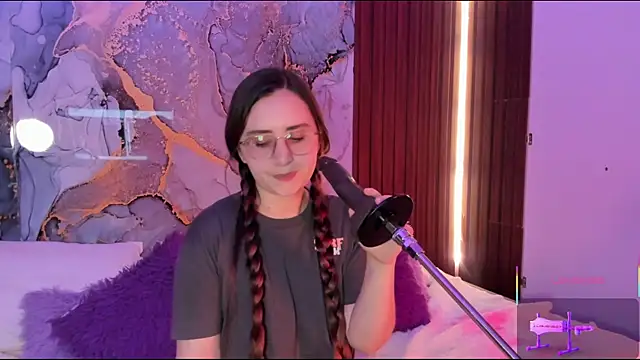 centaurigirl online show from December 14, 5:02 am