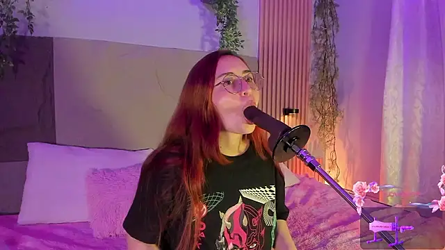 centaurigirl online show from February 16, 4:08 am