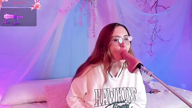 centaurigirl online show from August 9, 4:06 am