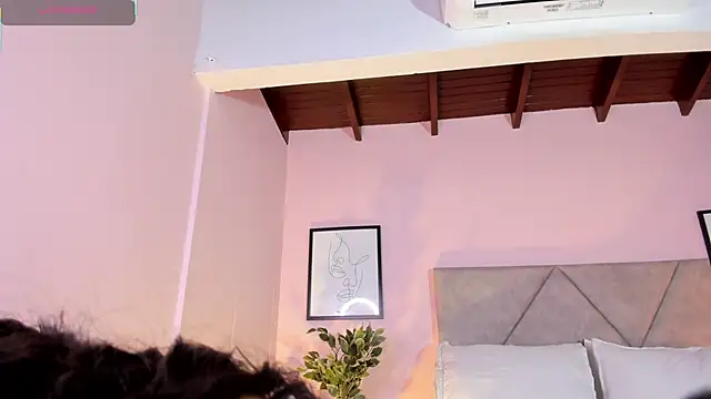 Emilyh  online show from January 15, 1:37 pm