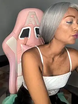 Snapshot of Amaliu_ chatting on May 10, 3:28 pm Amaliu online show from May 10, 3:28 pm