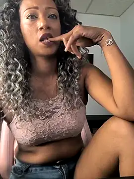 Snapshot of Amaliu_ chatting on May 23, 3:16 pm Amaliu online show from May 23, 3:16 pm