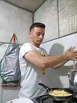 Snapshot of Andrewfalcon chatting on December 20, 11:32 am Andrewfalcon online show from December 20, 11:32 am