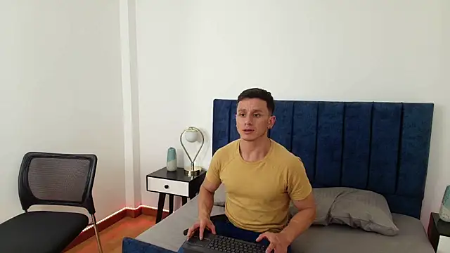 Snapshot of Andrewfalcon chatting on March 13, 7:06 pm Andrewfalcon online show from March 13, 7:06 pm