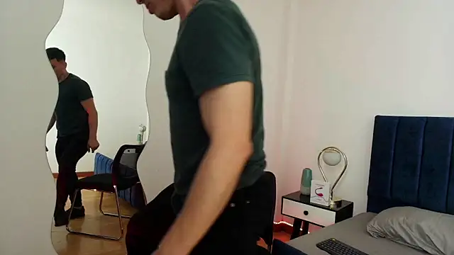 Snapshot of Andrewfalcon chatting on March 14, 12:51 pm Andrewfalcon online show from March 14, 12:51 pm