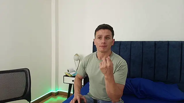 Snapshot of Andrewfalcon chatting on March 19, 7:27 pm Andrewfalcon online show from March 19, 7:27 pm