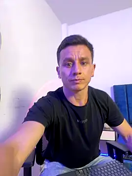 Snapshot of Andrewfalcon chatting on September 10, 8:20 pm Andrewfalcon online show from September 10, 8:20 pm