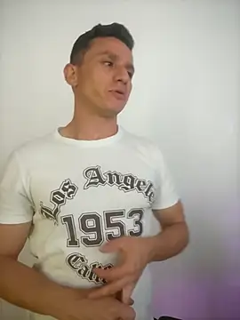 Snapshot of Andrewfalcon chatting on October 19, 8:15 am Andrewfalcon online show from October 19, 8:15 am